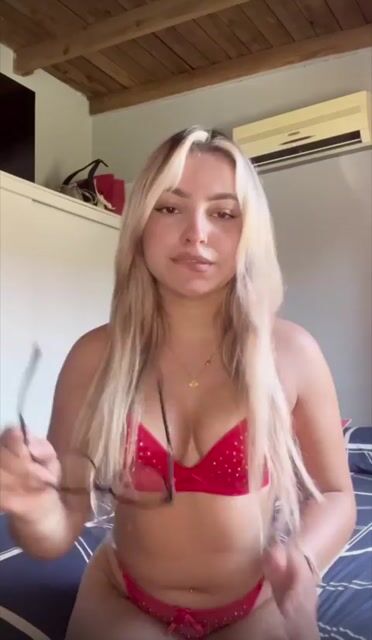 Mila (@miladaviess), OnlyFans creator